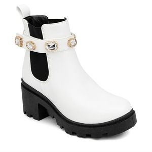 Sugar Favorite white boots